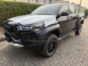 New Toyota Hilux 2024 Black