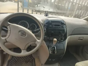 Toyota Sienna 2005 Gold