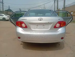 Toyota Corolla 2010 Silver