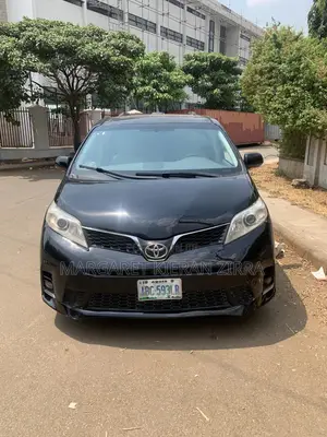 Toyota Sienna 2011 Black