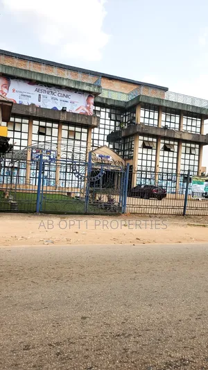 Big Mall of 4 Large Event Halls Along Ihama, Gra for Sale