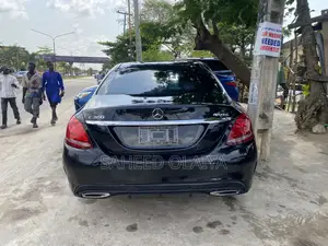 Mercedes-Benz C300 Luxury 4dr AWD 4Matic Sedan (2.0L 4cyl 7A) 2015