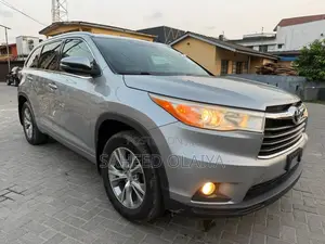 Toyota Highlander XLE 4dr SUV AWD (3.5L 6cyl 6A) 2014 Silver