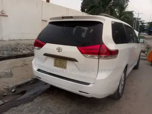 Toyota Sienna LE 7 Passenger 2012 White