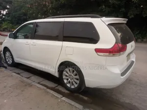 Toyota Sienna LE 7 Passenger 2012 White