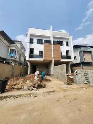 5bdrm House in Adeniyi Jones for sale