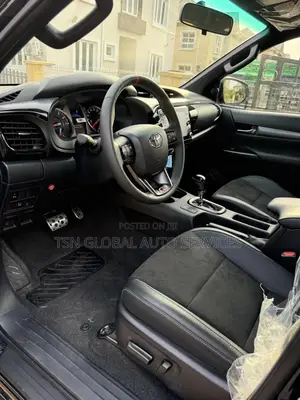 New Toyota Hilux 2024 Black