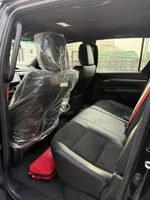 New Toyota Hilux 2024 Black
