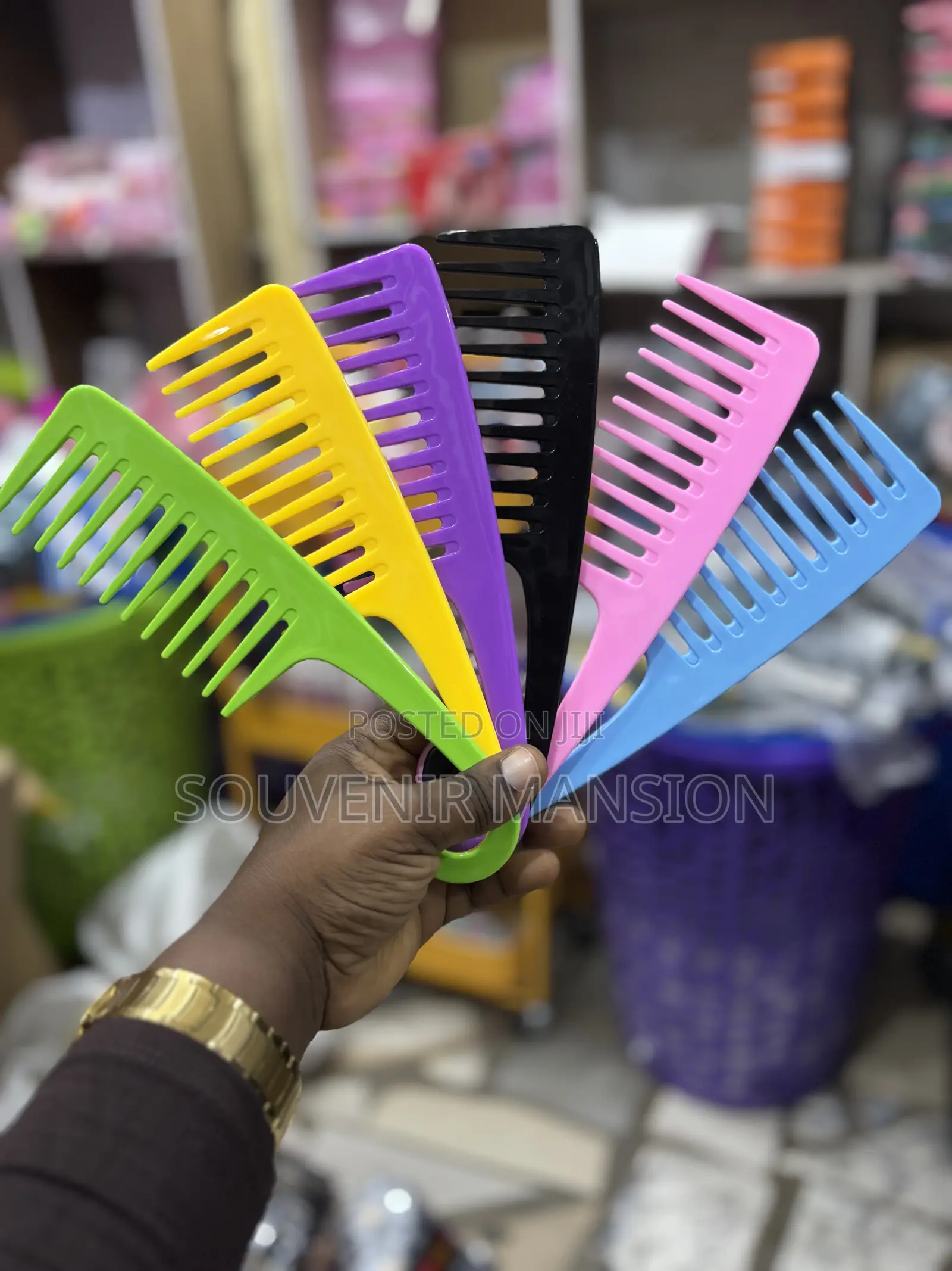 Comb With Curve