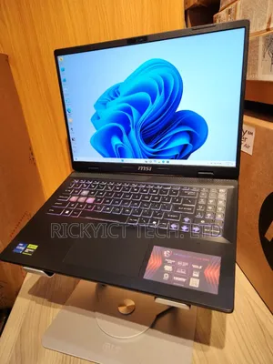 Laptop MSI Crosshair 17 16GB Intel Core I7 SSD 1T