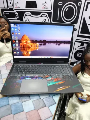 Laptop Lenovo LOQ 15AHP10 16GB AMD Ryzen 7 SSD 512GB