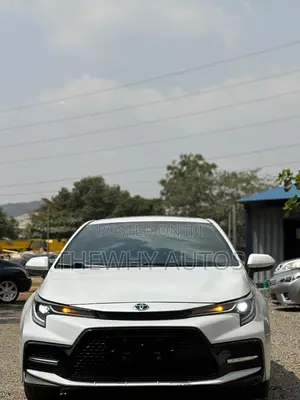 Toyota Corolla XLE 2022 White