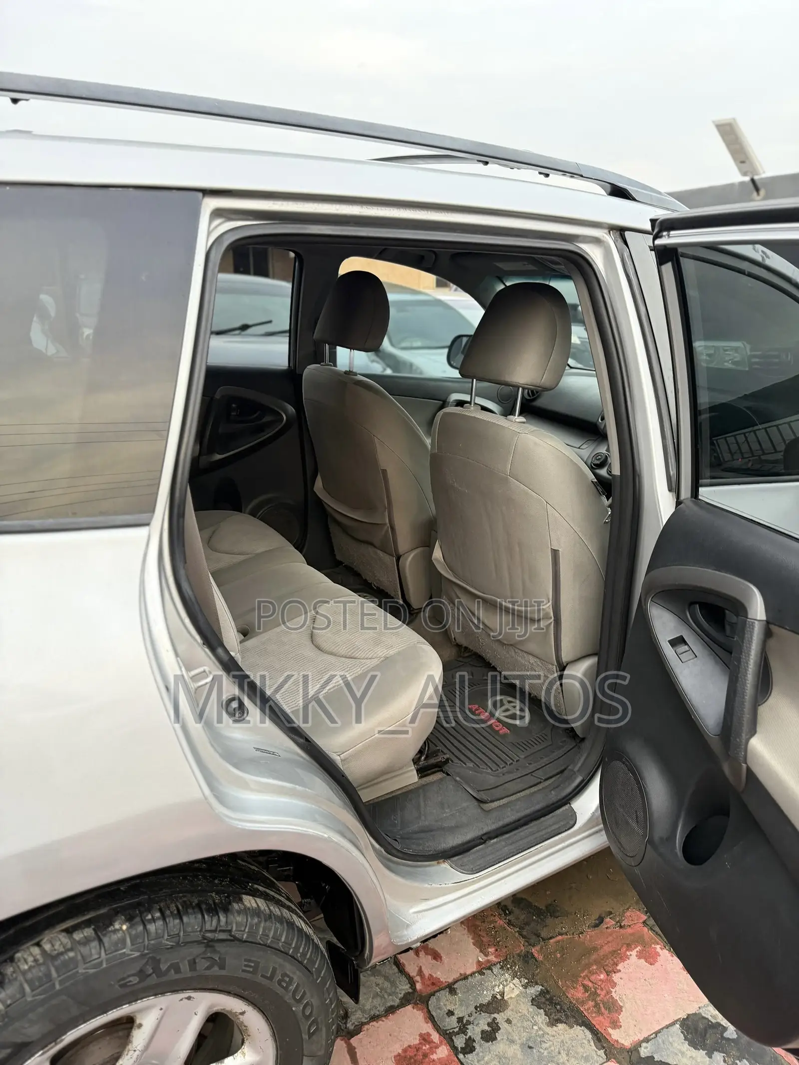 Toyota RAV4 2010 Silver