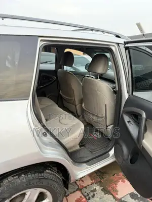 Toyota RAV4 2010 Silver
