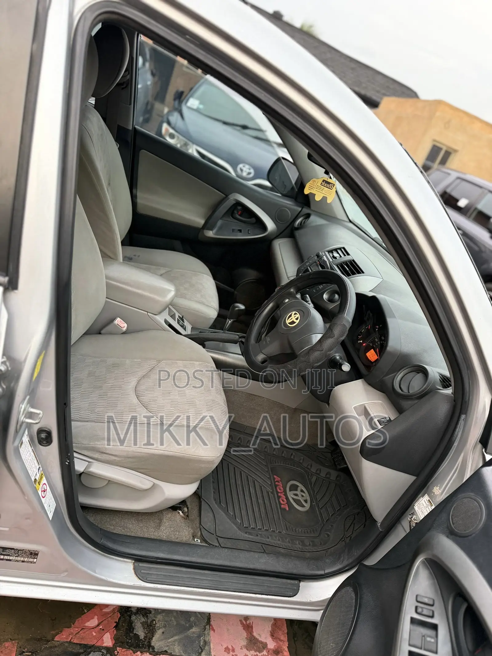 Toyota RAV4 2010 Silver