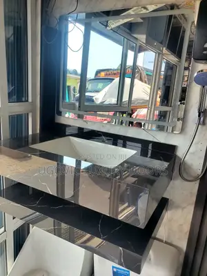 Executive Wash Hand With Luxury Mirror