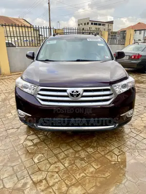 Toyota Highlander Limited 3.5L 2WD 2013 Brown