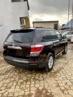 Toyota Highlander Limited 3.5L 2WD 2013 Brown