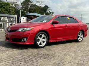 Toyota Camry SE 4dr Sedan (2.5L 4cyl 6A) 2013 Red