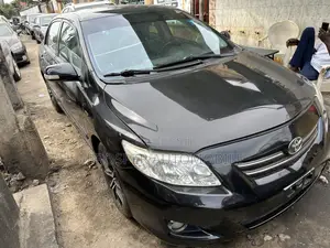 Toyota Corolla Altis 2011 Black