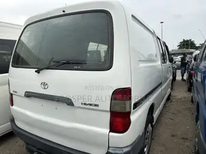 Toyota HiAce 2006 White