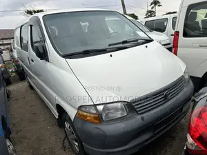 Toyota HiAce 2006 White