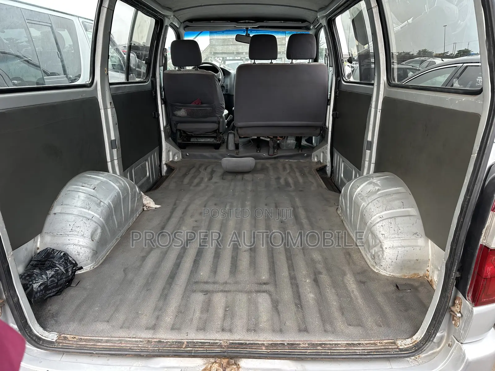 Toyota HiAce 2006 White