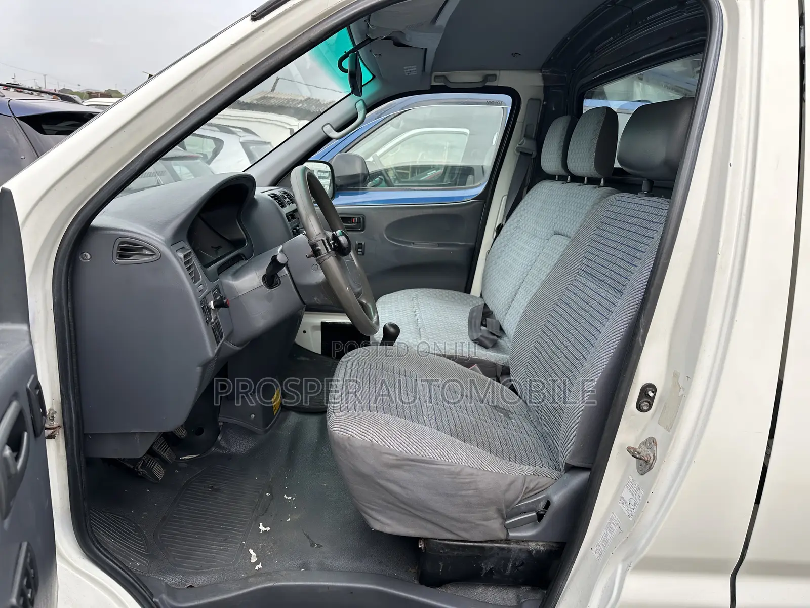 Toyota HiAce 2006 White