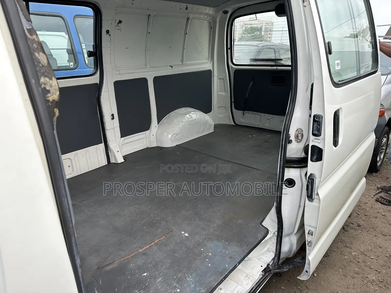 Toyota HiAce 2006 White