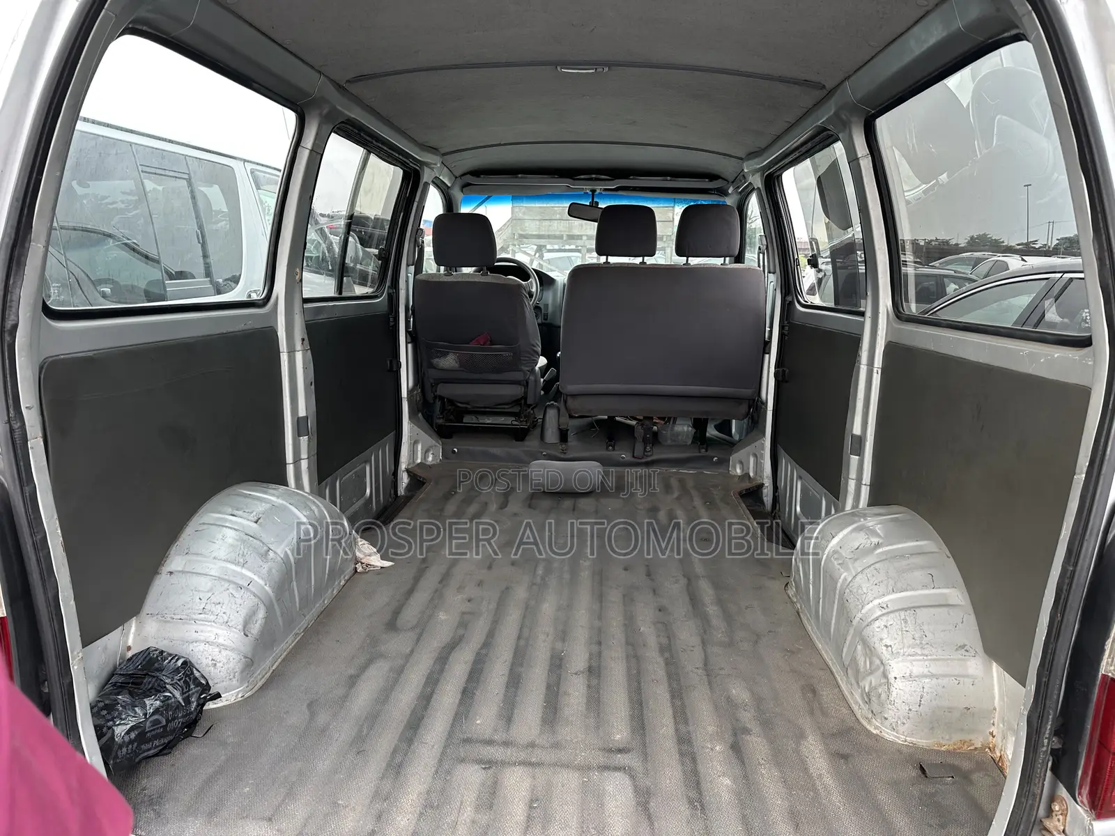Toyota HiAce 2006 White