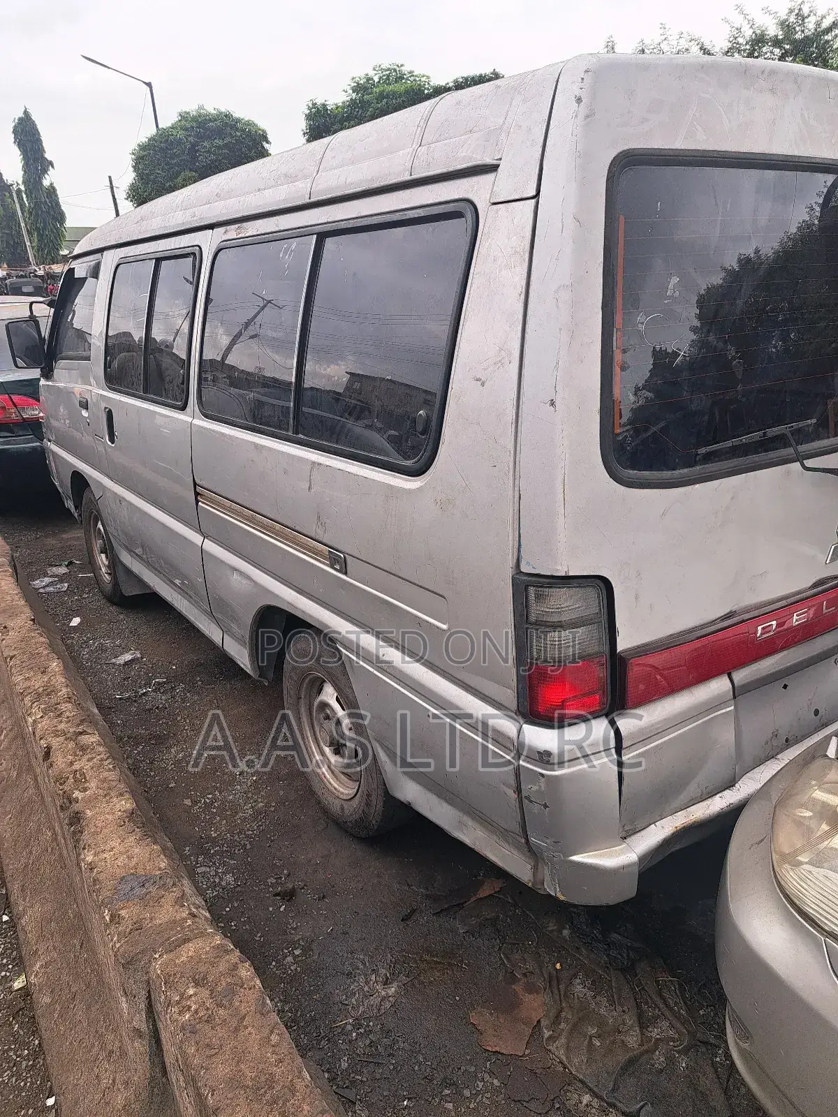 Mitsubishi Delica 2011 Silver
