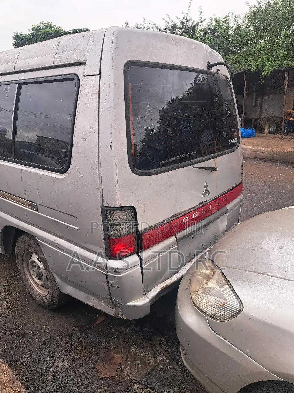 Mitsubishi Delica 2011 Silver