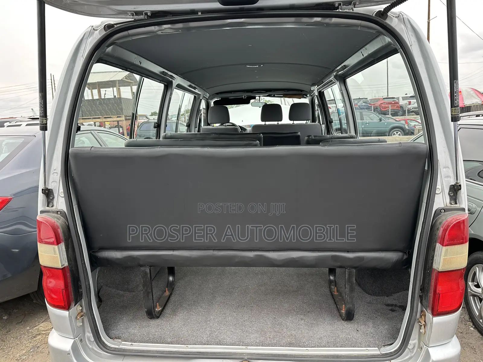 Toyota HiAce 2006 Grey