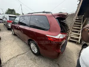 Toyota Sienna XLE 8 Passenger (3.5L 6cyl 6A) 2016 Red