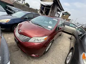 Toyota Sienna XLE 8 Passenger (3.5L 6cyl 6A) 2016 Red