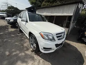 Mercedes-Benz GLK-Class Base GLK 350 4dr AWD 4MATIC (3.5L 6cyl 7A) 2015