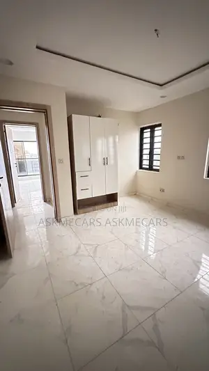 3bdrm Room & Parlour in Gra, Ajah for rent