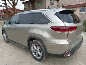 Toyota Highlander 2015 Gold