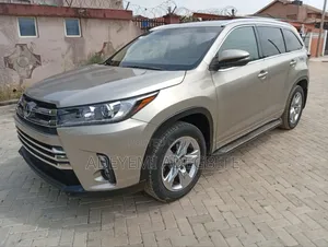 Toyota Highlander 2015 Gold