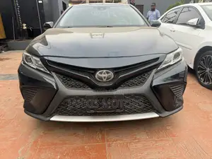 Toyota Camry 2018 Green