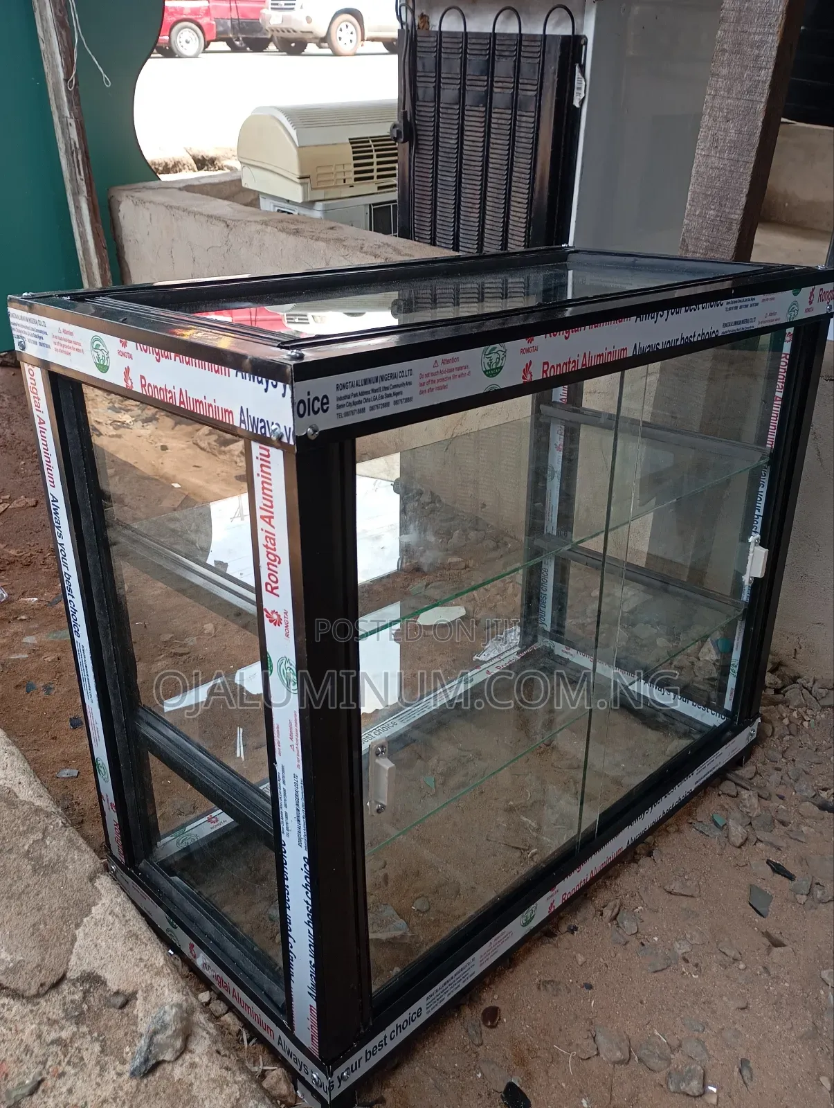 Table Top Showglass With Quality Glass(2 1⁄2ft by 2ft)
