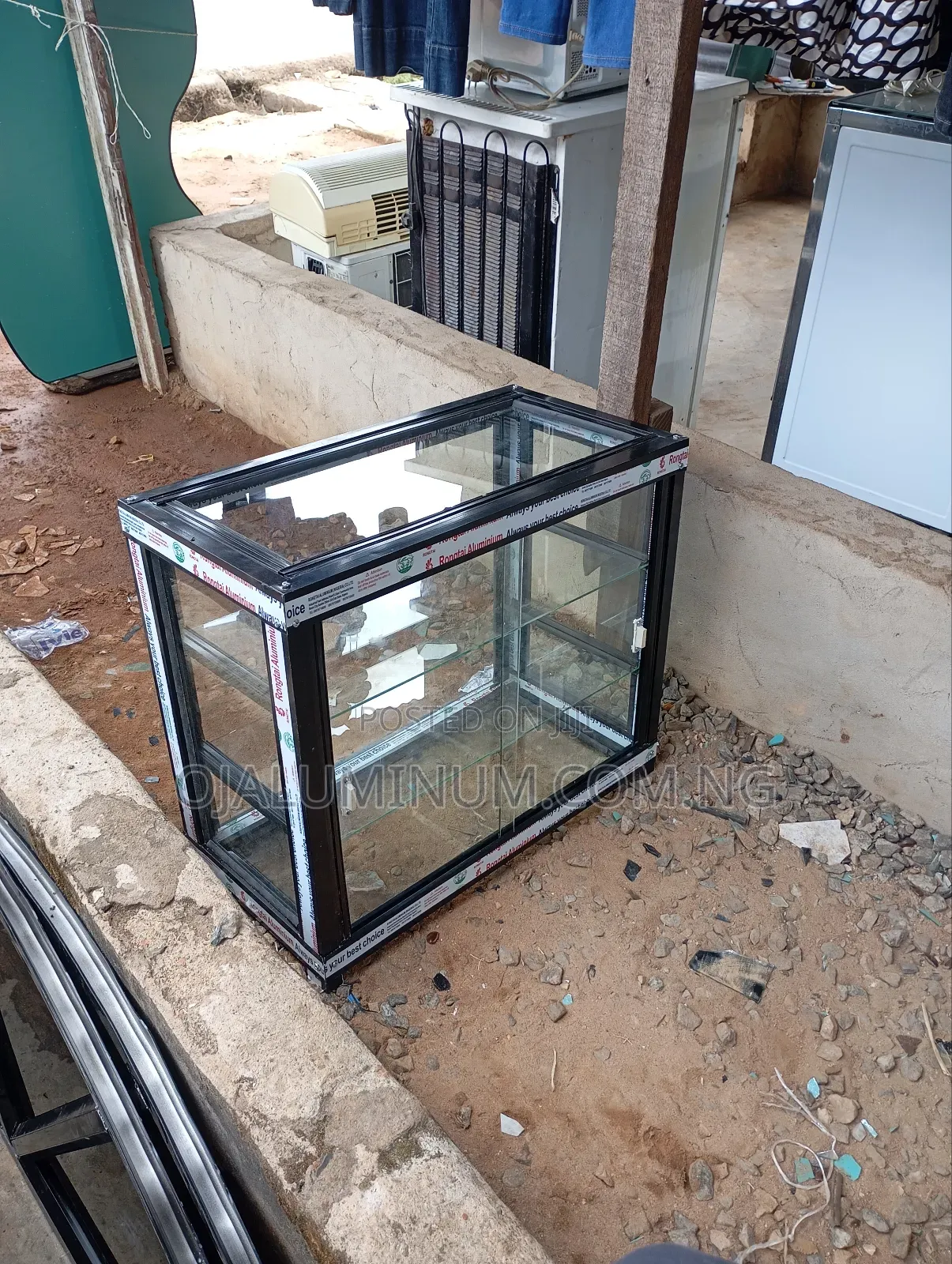 Table Top Showglass With Quality Glass(2 1⁄2ft by 2ft)