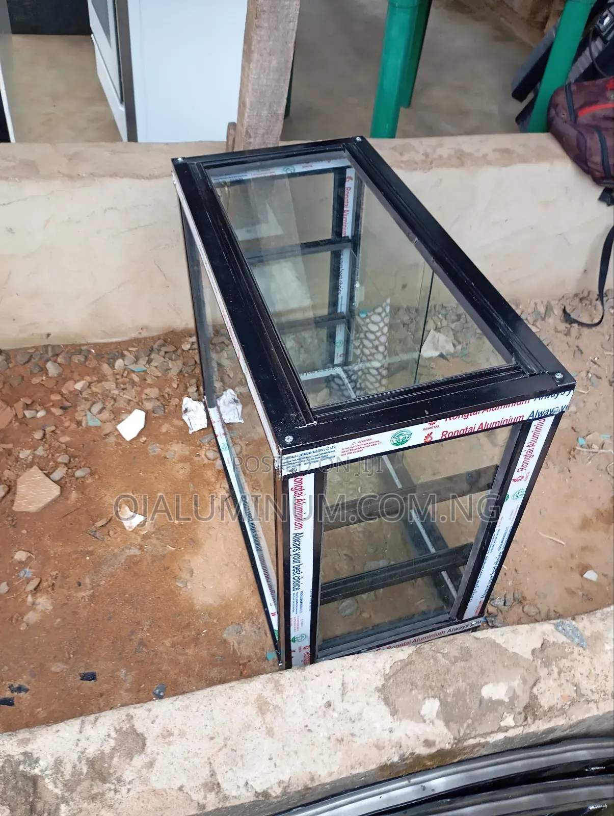 Table Top Showglass With Quality Glass(2 1⁄2ft by 2ft)
