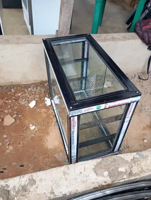 Table Top Showglass With Quality Glass(2 1⁄2ft by 2ft)
