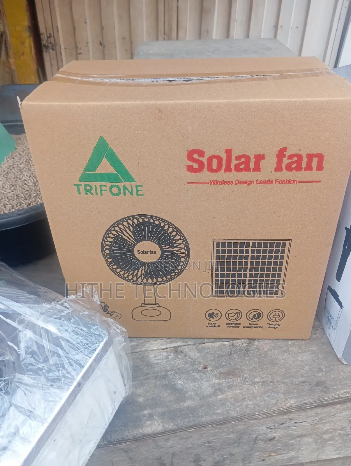 Trifone Solar Table Fan