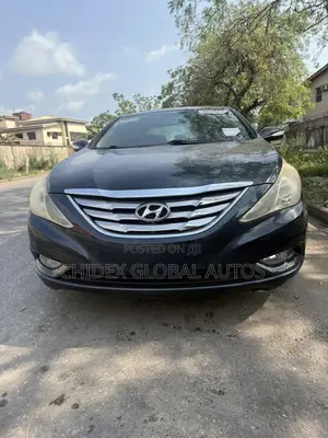 Hyundai Sonata Limited 2.0T Sedan (2.0L 4cyl 6A) 2012 Gray