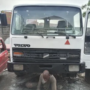 Tokunbo White Fl6 Volvo Truck 10 Bolt for Sale