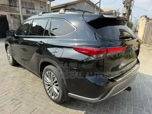 Toyota Highlander Platinum 2022 Black