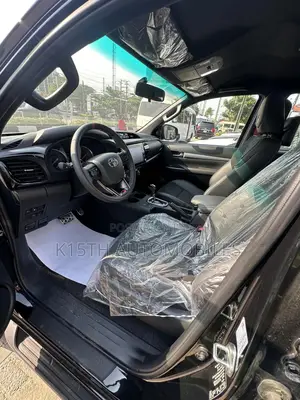 New Toyota Hilux 2025 Black