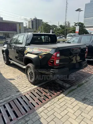 New Toyota Hilux 2025 Black